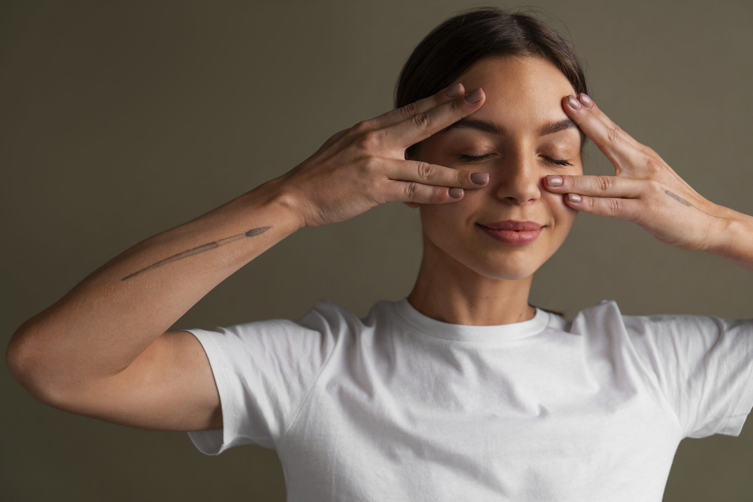 Yoga facial: posturas para rejuvenecer la piel